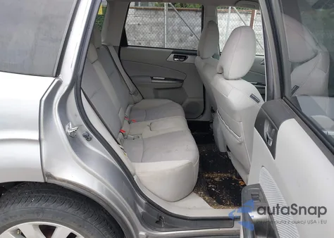 2011 Subaru Forester 2.5X Premium z USA, uszkodzony, nr VIN JF2SHADCXBH754833